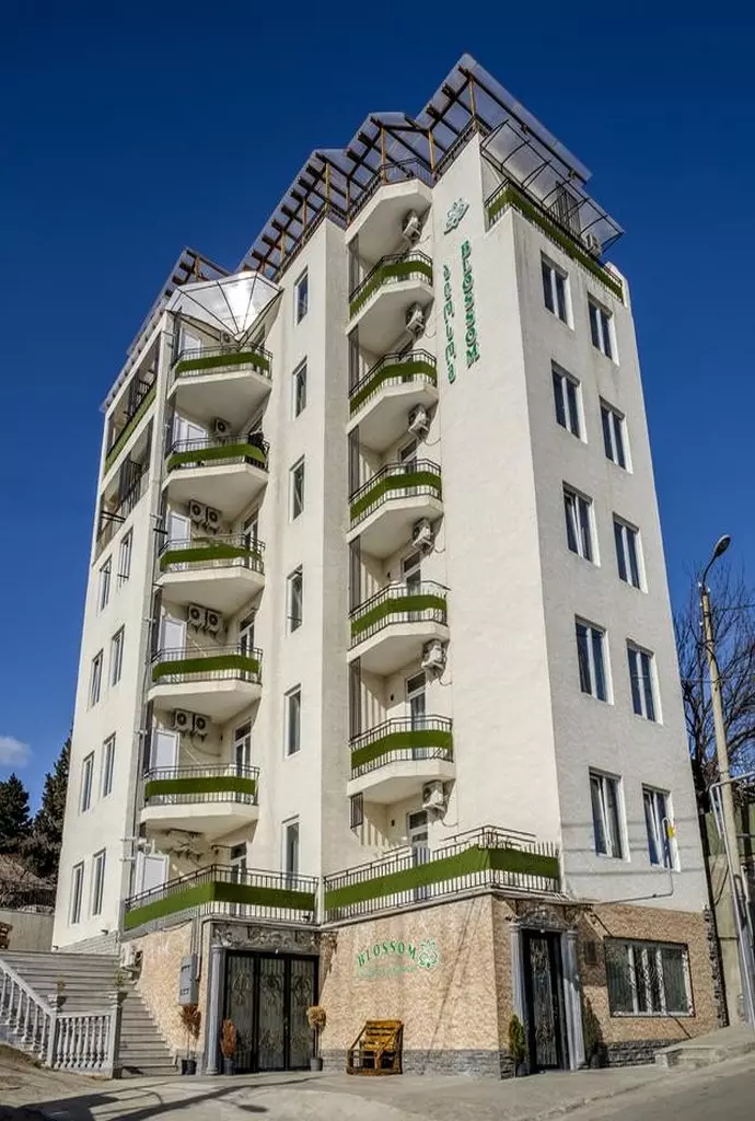hotel blossom inn tbilisi_shabavizparvaz_01.jpg